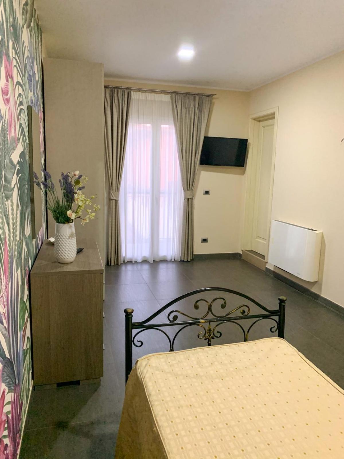 Bla Bla B&B Taurianova Bagian luar foto