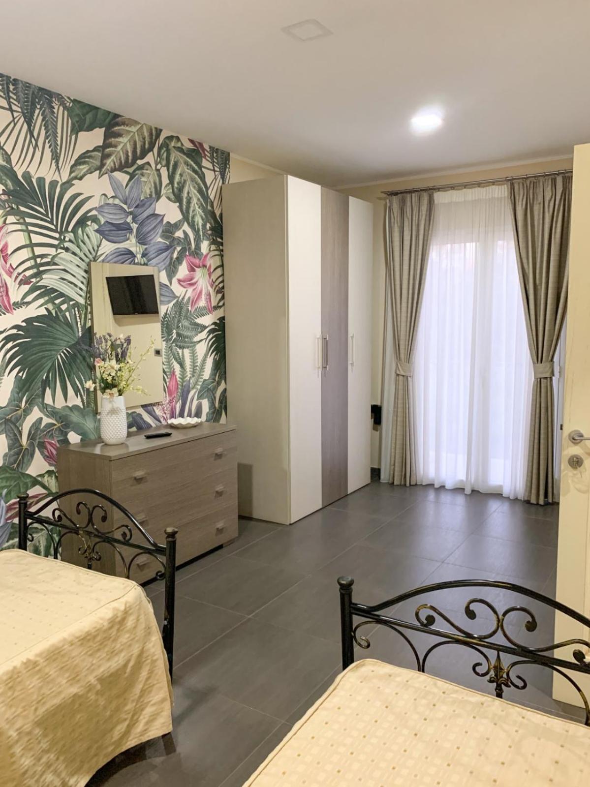 Bla Bla B&B Taurianova Bagian luar foto